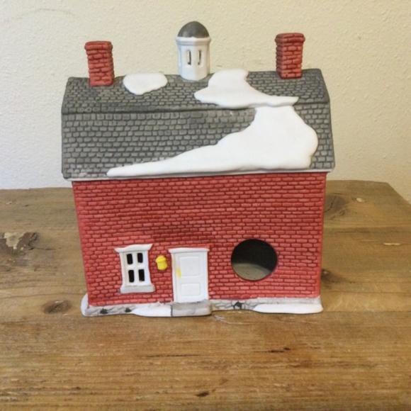 Department 56 New England Village “Brick Town Hall” 1985 No Box - Picture 2 of 5